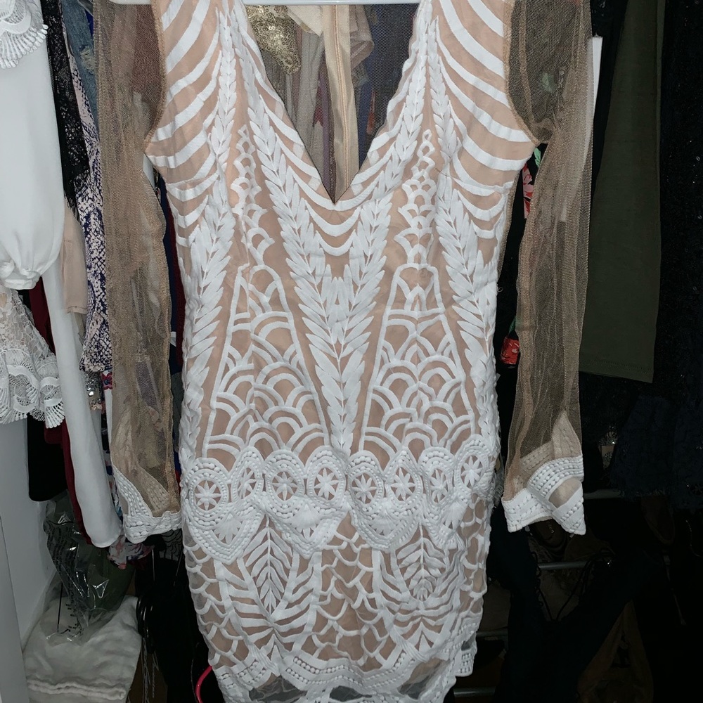 Beautiful lace & mesh long sleeve dress